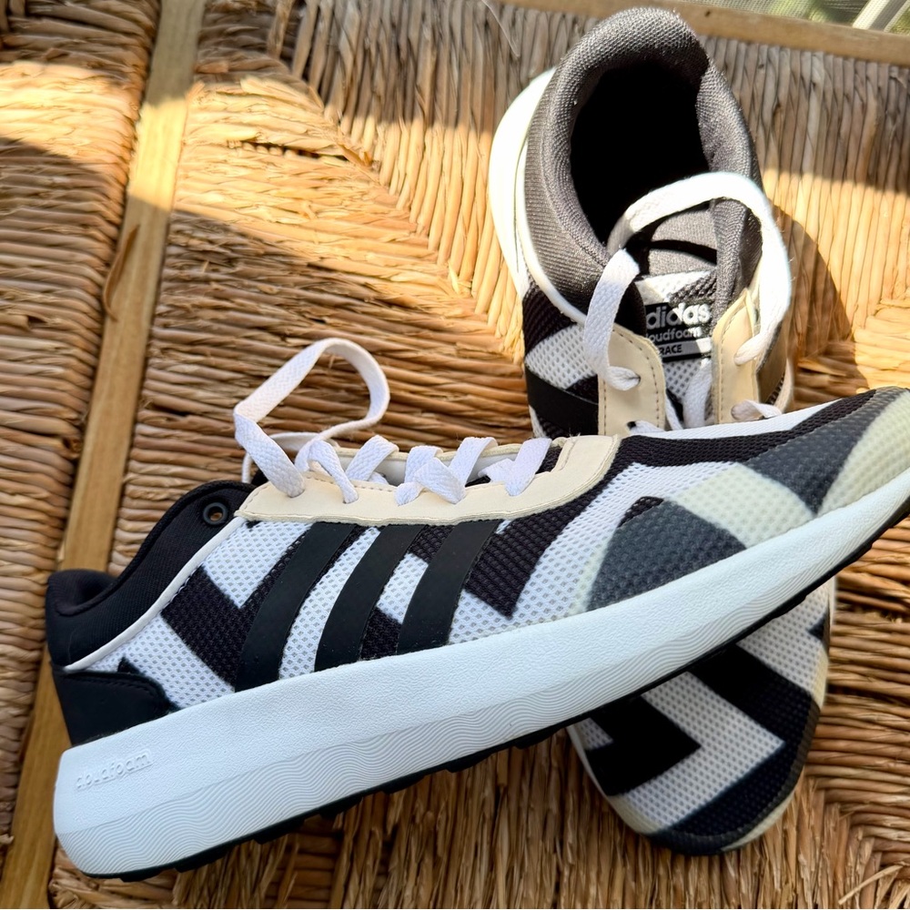 Adidas NEO Cloudfoam race with rare unique Zigzag geometric design cream/black